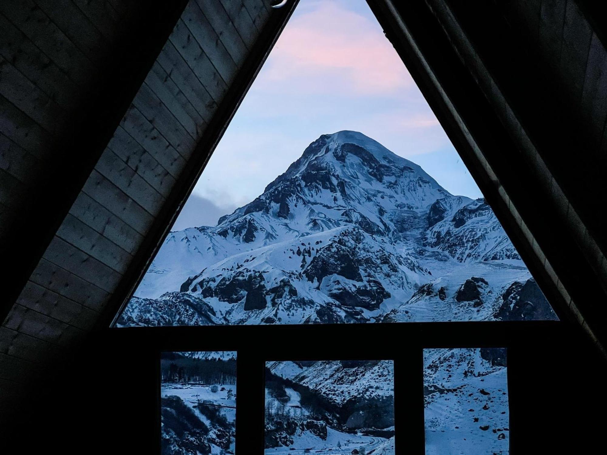 Kazbegi Hills Cottages ภายนอก รูปภาพ