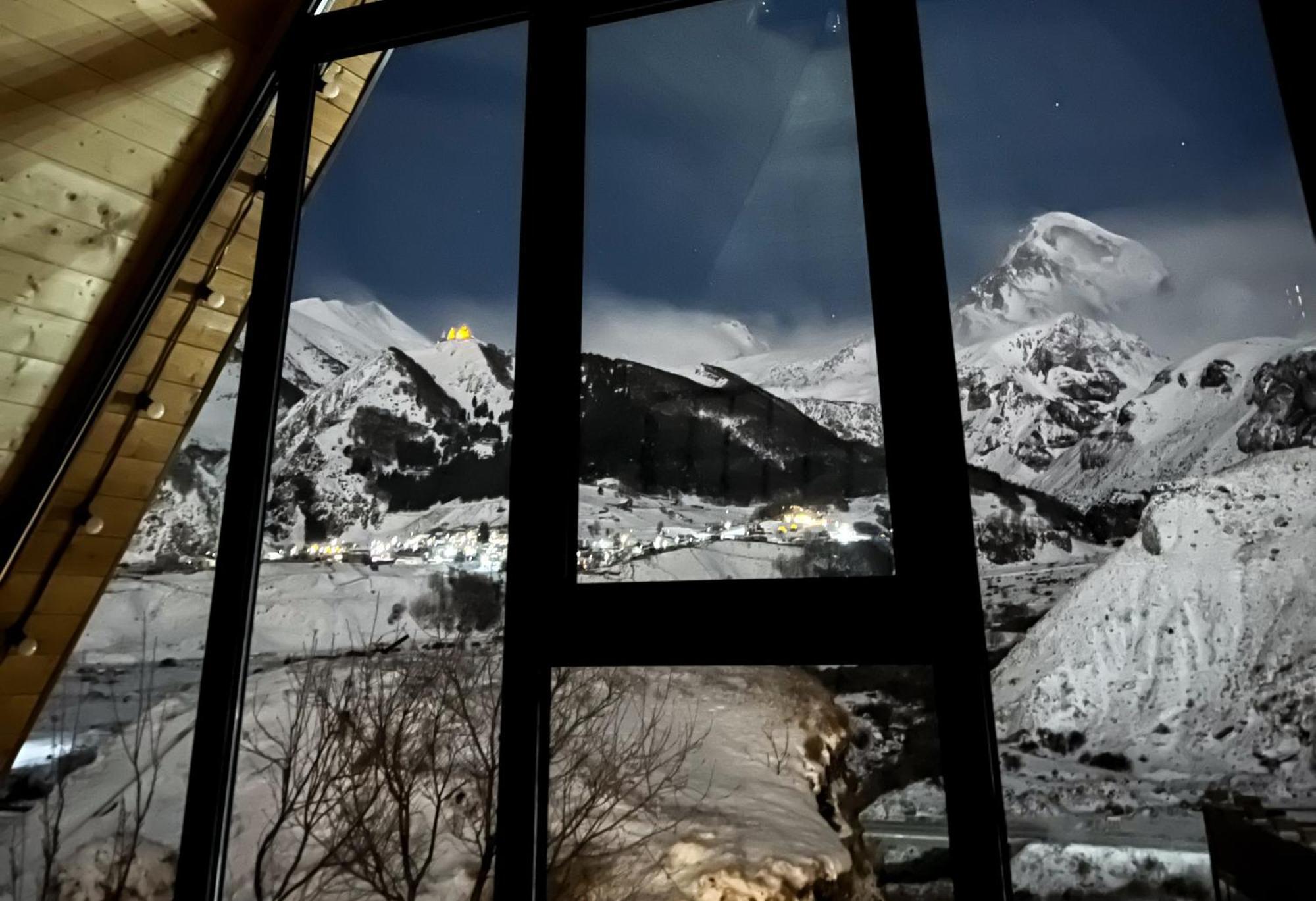 Kazbegi Hills Cottages ภายนอก รูปภาพ