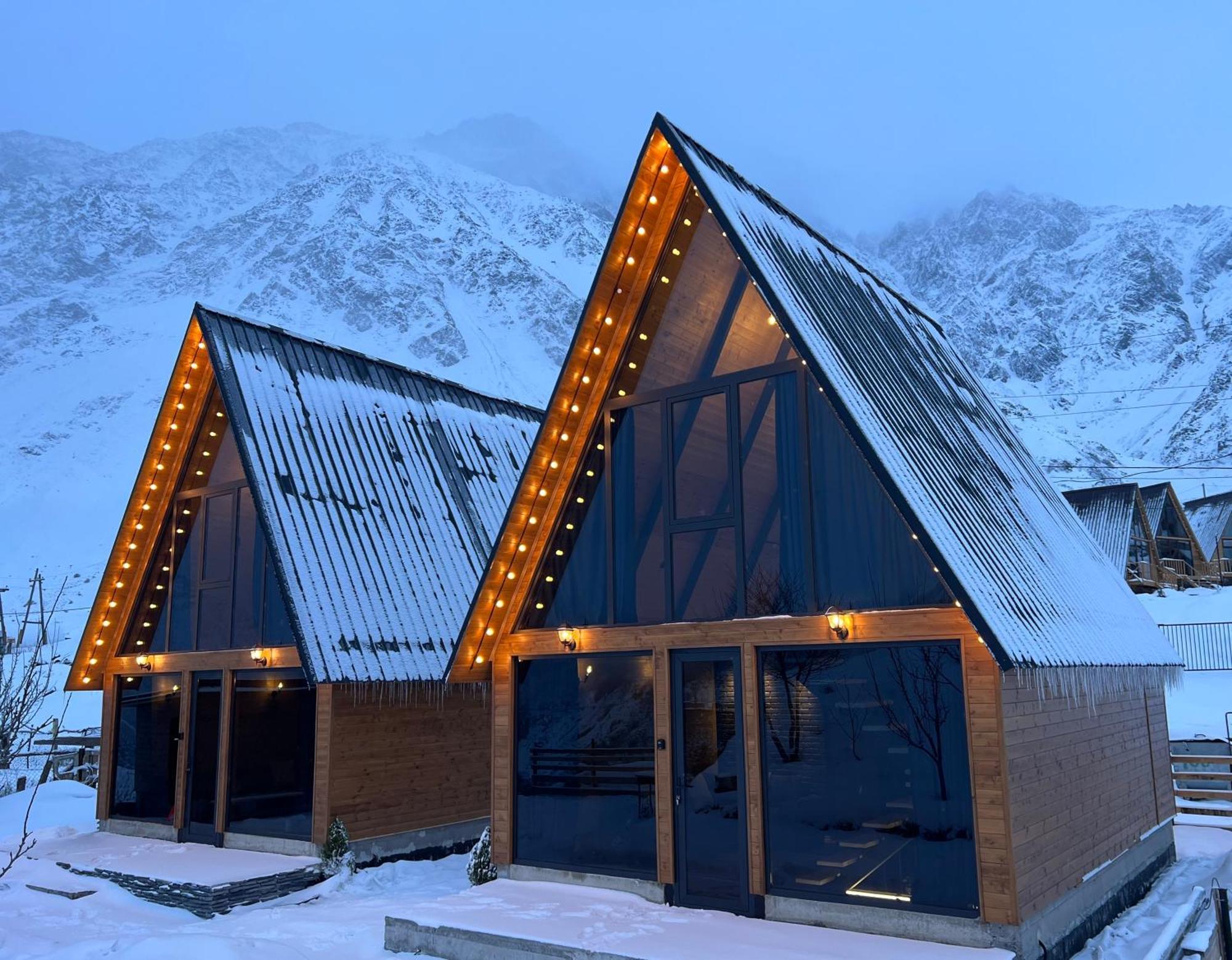 Kazbegi Hills Cottages ภายนอก รูปภาพ