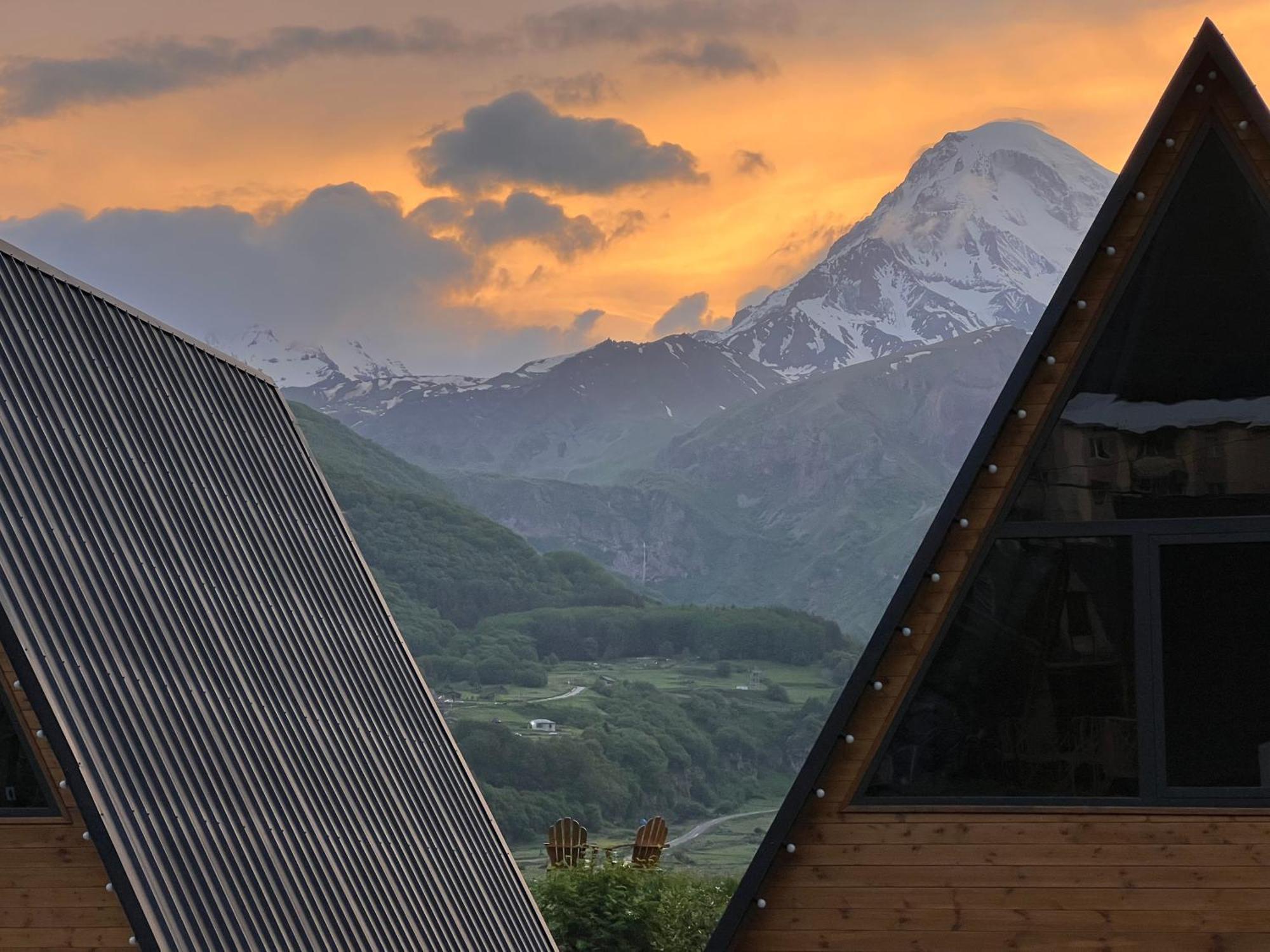 Kazbegi Hills Cottages ภายนอก รูปภาพ