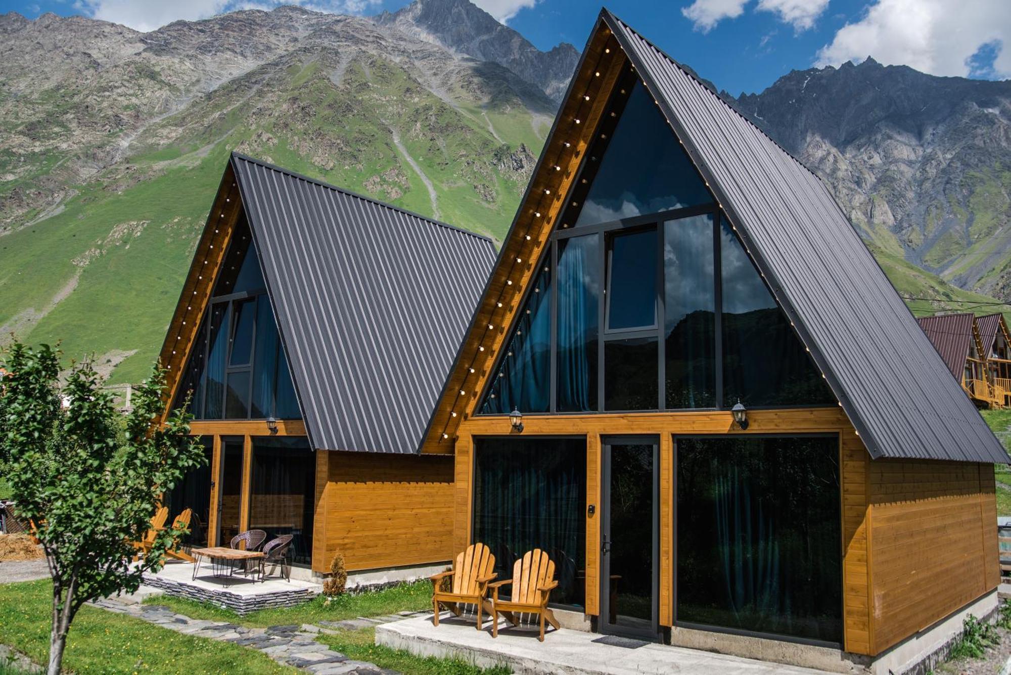Kazbegi Hills Cottages ภายนอก รูปภาพ