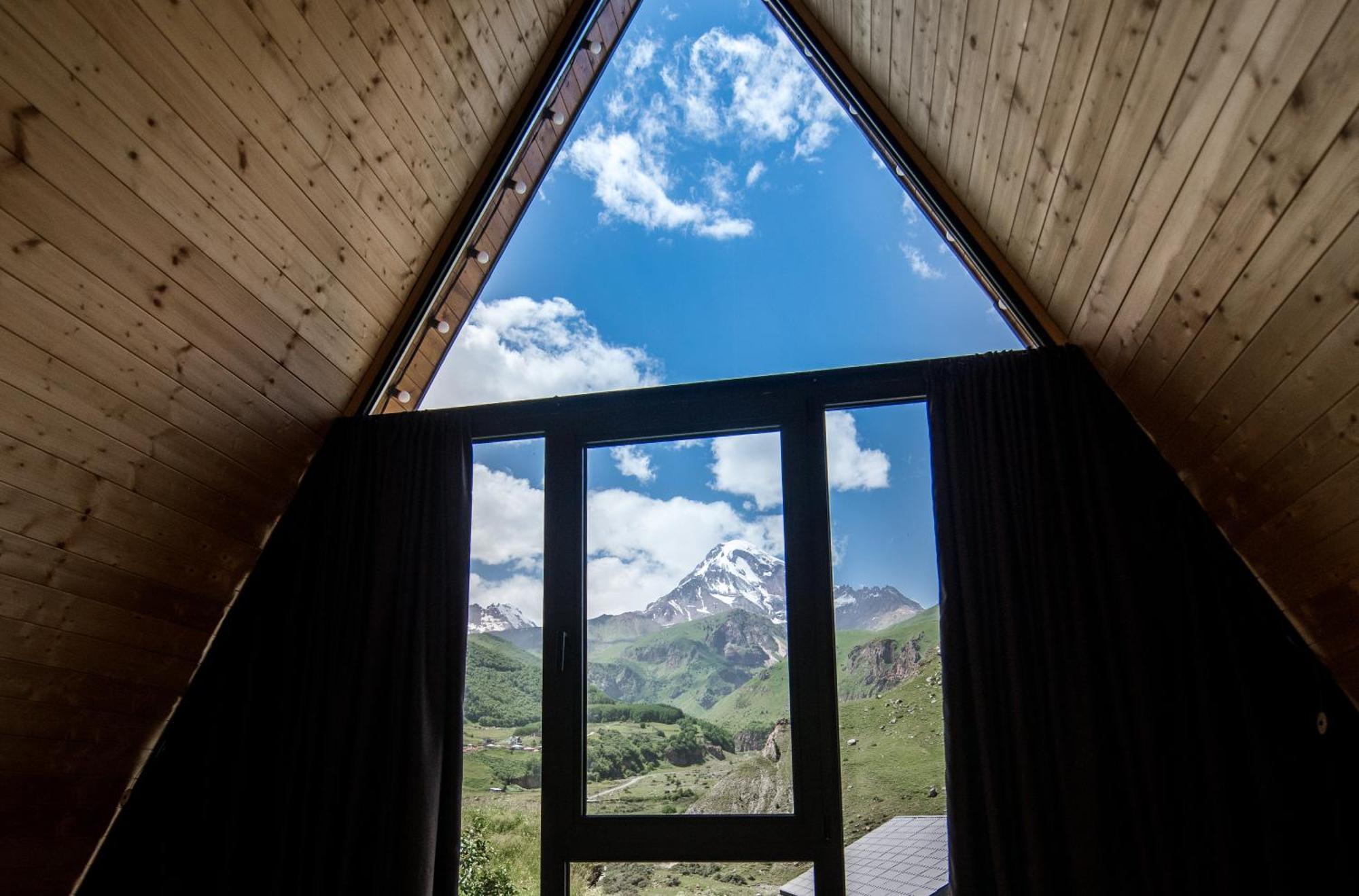 Kazbegi Hills Cottages ภายนอก รูปภาพ