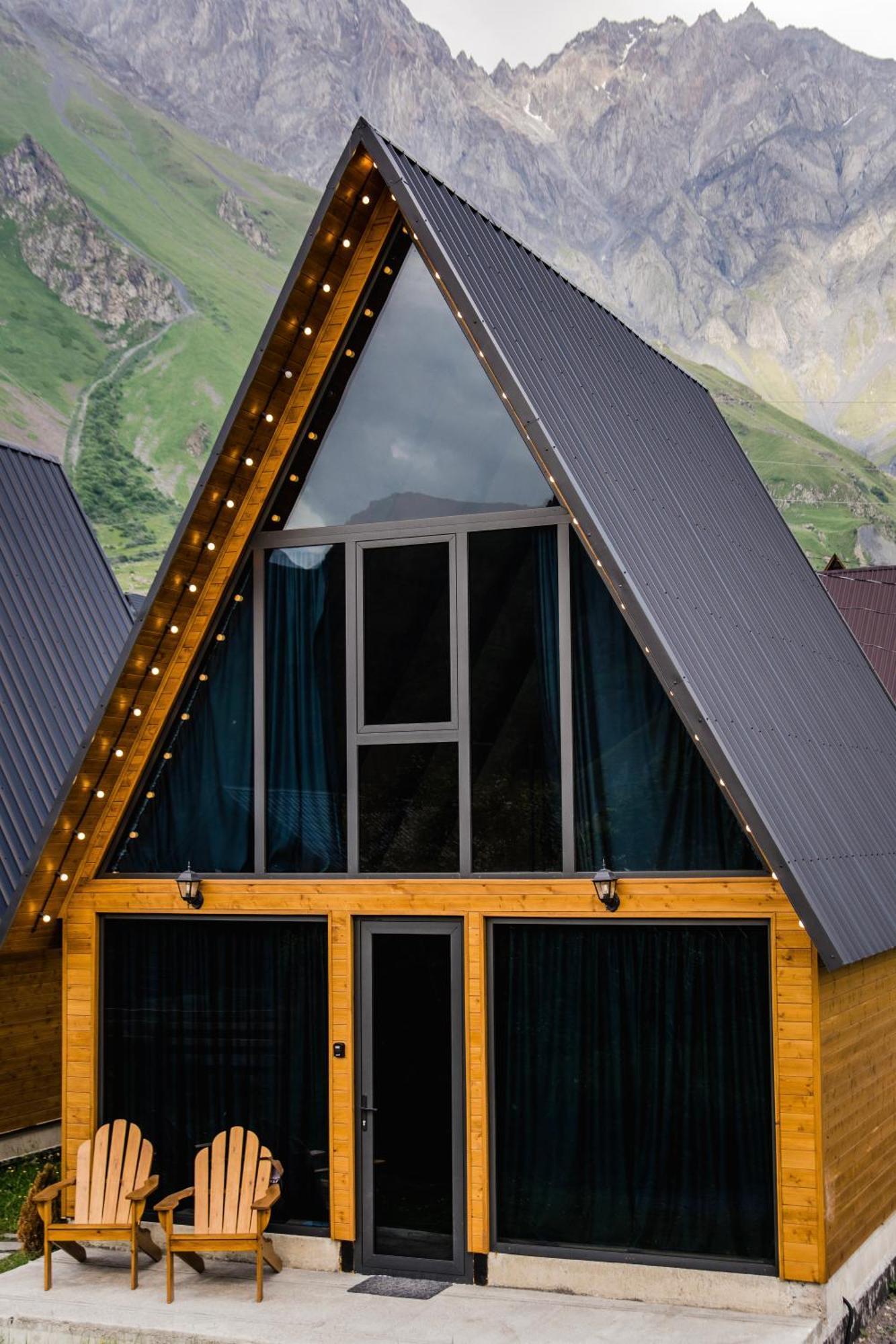 Kazbegi Hills Cottages ภายนอก รูปภาพ