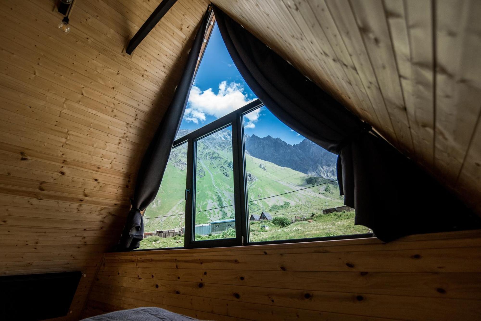 Kazbegi Hills Cottages ภายนอก รูปภาพ