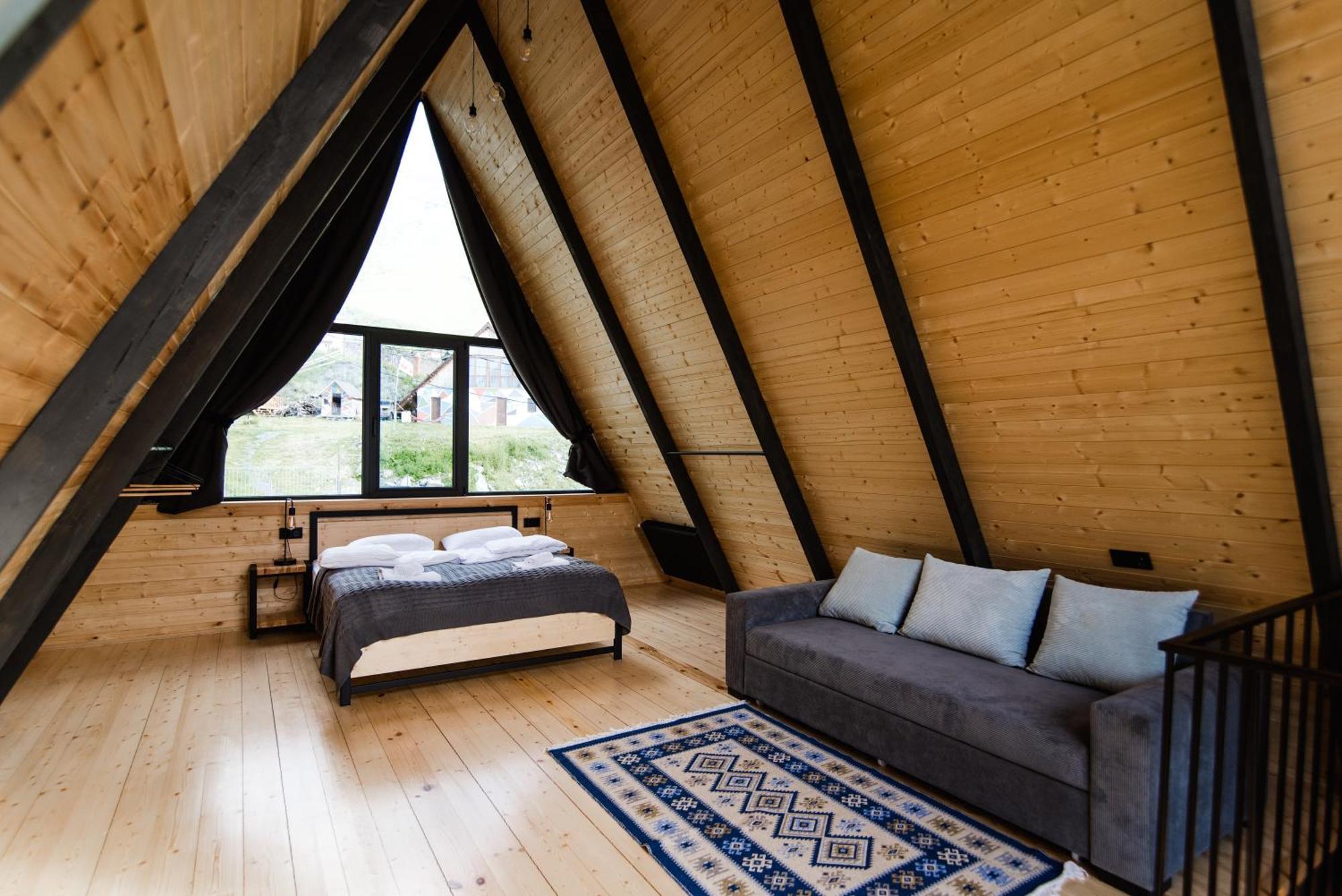 Kazbegi Hills Cottages ภายนอก รูปภาพ