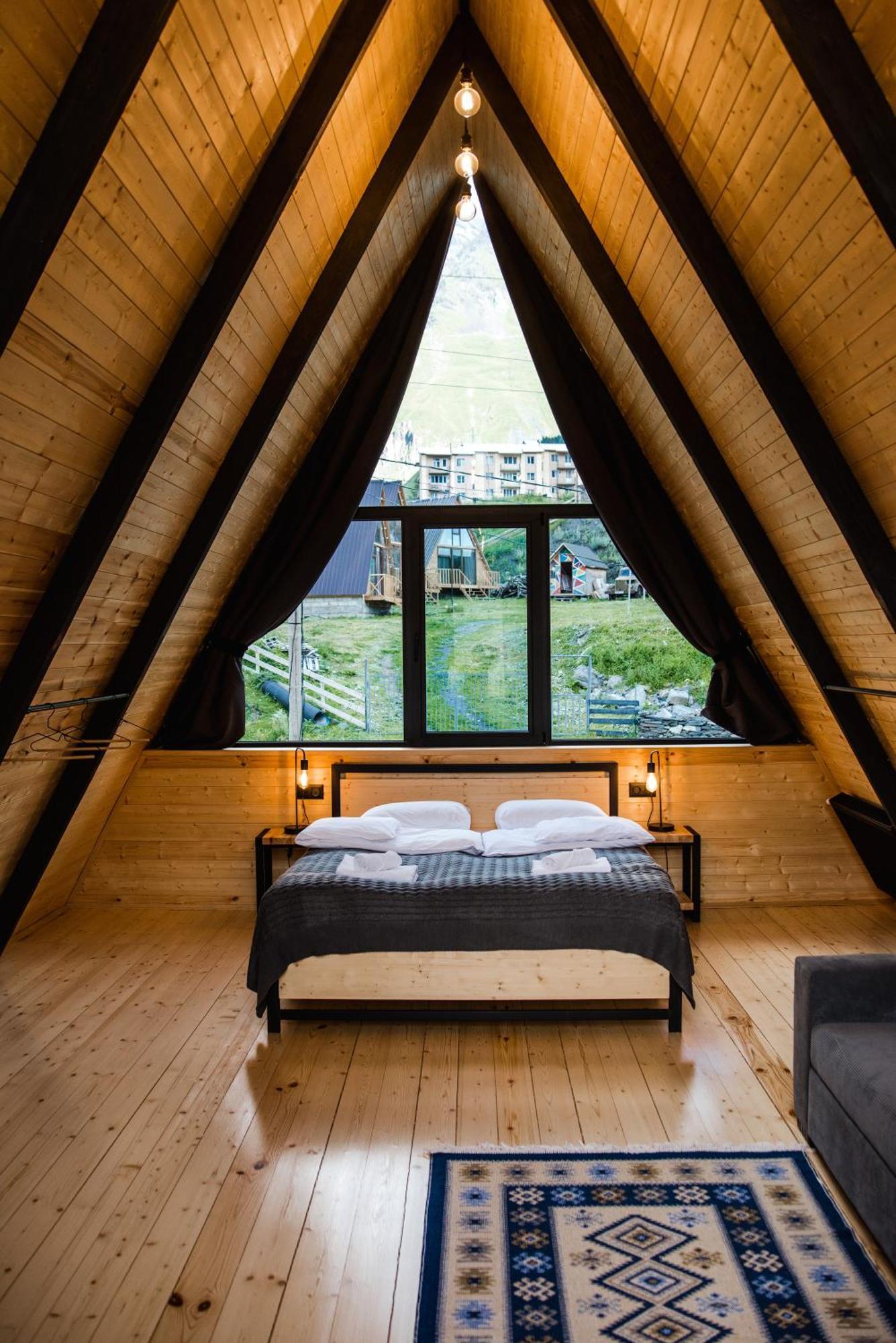 Kazbegi Hills Cottages ภายนอก รูปภาพ