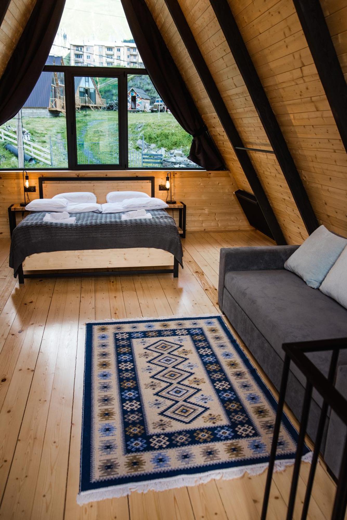 Kazbegi Hills Cottages ภายนอก รูปภาพ