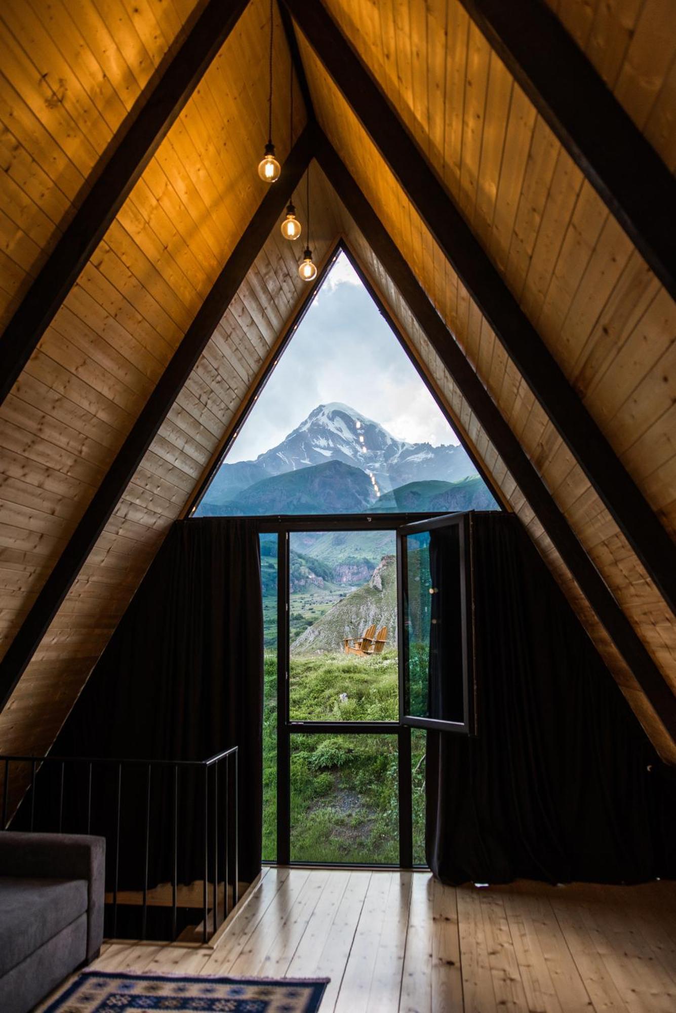 Kazbegi Hills Cottages ภายนอก รูปภาพ